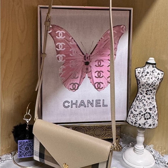 Burberry crossbody NWOT (does not include phone!) Does include original dust bag - Picture 3 of 11